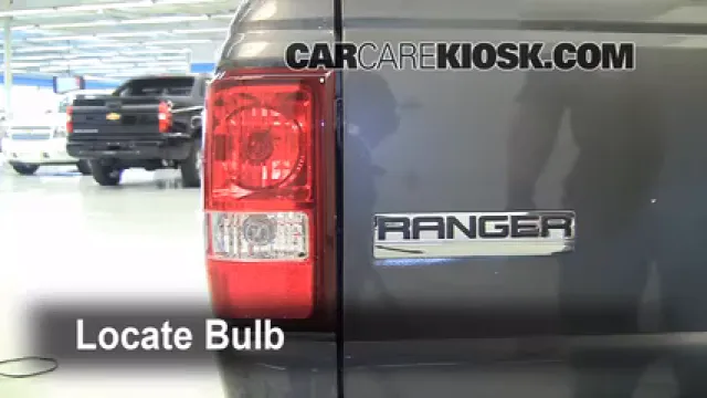 2008 Ford Ranger XL 2.3L 4 Cyl. Standard Cab Pickup Éclairage Feu stop (remplacer ampoule)